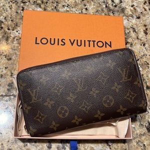 Louis Vuitton large zippy wallet